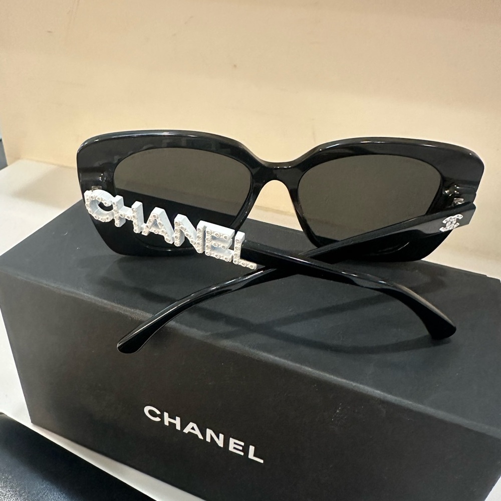 CHANEL Black Sunglasses with Silver Logo - Picture 2 of 12